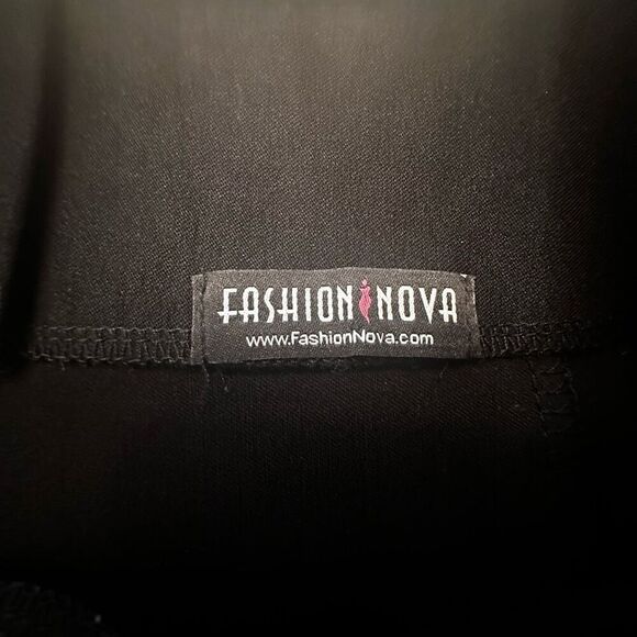 Fashion Nova Zip Up Front High Rise Rayon Blend Stretch Shorts Black XL - Picture 3 of 4